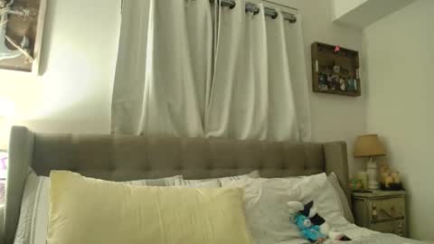 Emma online show from December 2025 05:45:02 AM