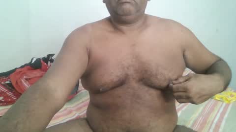 Snapshot of beargryzzly chatting on December 2024 06:19:01 PM Grizzly online show from December 2024 06:19:01 PM