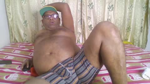 Snapshot of beargryzzly chatting on January 2025 04:10:02 AM Grizzly online show from January 2025 04:10:02 AM