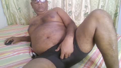 Snapshot of beargryzzly chatting on January 2025 11:00:01 PM Grizzly online show from January 2025 11:00:01 PM