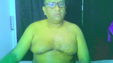 Snapshot of beargryzzly chatting on November 2025 08:47:01 PM Grizzly online show from November 2025 08:47:01 PM