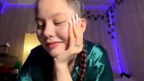 Snapshot of beataschielke chatting on February 2026 12:04:02 PM Bella online show from February 2026 12:04:02 PM