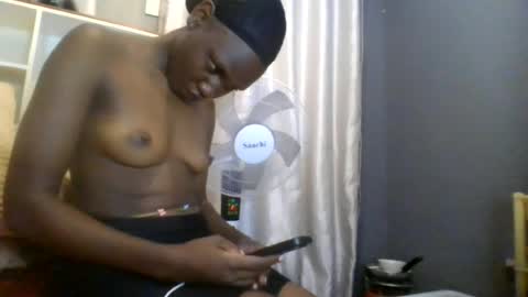 Snapshot of beautie699392 chatting on June 2026 10:45:01 PM Lil stunner online show from June 2026 10:45:01 PM