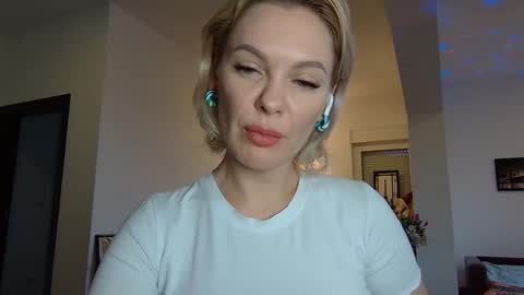 Beautifulkollette online show from January 2025 11:32:02 AM