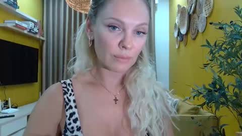 Beautifulkollette online show from September 2025 11:45:01 AM