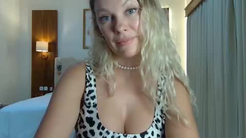 Beautifulkollette online show from October 2025 03:51:02 AM