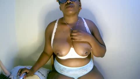 Snapshot of beautifulpeach2 chatting on February 2025 03:37:02 AM beautifulpeach2 online show from February 2025 03:37:02 AM