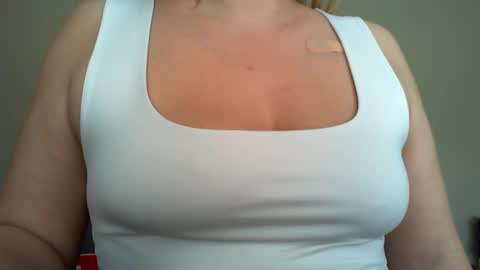 Snapshot of beauty_annyta chatting on March 2026 09:50:02 AM beauty_annyta online show from March 2026 09:50:02 AM