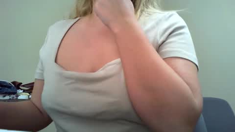 Snapshot of beauty_annyta chatting on March 2026 09:02:02 AM beauty_annyta online show from March 2026 09:02:02 AM