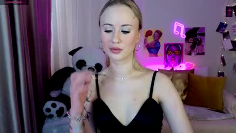 Snapshot of beauty_sashaxx chatting on May 2026 02:23:01 PM beauty Sasha online show from May 2026 02:23:01 PM