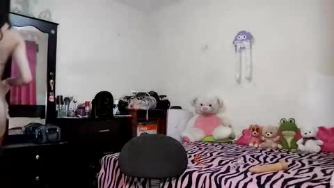 Snapshot of beautyqueen__ chatting on November 2025 02:22:01 AM BeautyMaffe online show from November 2025 02:22:01 AM