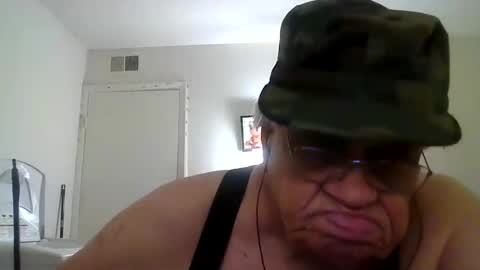 Snapshot of beautytomyeyes chatting on December 2024 03:34:01 AM beautytomyeyes online show from December 2024 03:34:01 AM