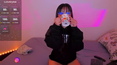 Snapshot of becca_be_ chatting on January 2025 03:12:02 AM Becca is here online show from January 2025 03:12:02 AM