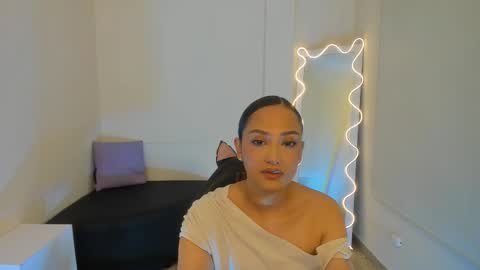 Snapshot of beella_tay1 chatting on September 2025 01:33:01 PM BELLA online show from September 2025 01:33:01 PM