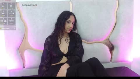 Snapshot of beella_tay1 chatting on September 2025 02:43:02 PM BELLA online show from September 2025 02:43:02 PM