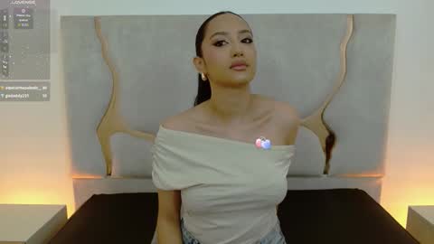 Snapshot of beella_tay1 chatting on October 2025 02:37:01 PM BELLA online show from October 2025 02:37:01 PM