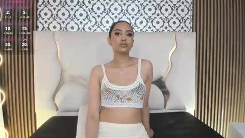 Snapshot of beella_tay1 chatting on October 2025 01:12:01 PM BELLA online show from October 2025 01:12:01 PM