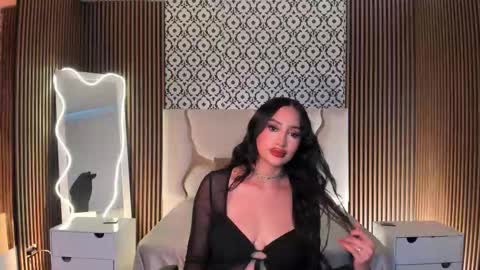 Snapshot of beella_tay1 chatting on March 2026 12:05:03 PM BELLA online show from March 2026 12:05:03 PM