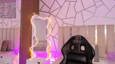 Snapshot of beella_tay1 chatting on April 2026 12:08:01 AM BELLA online show from April 2026 12:08:01 AM