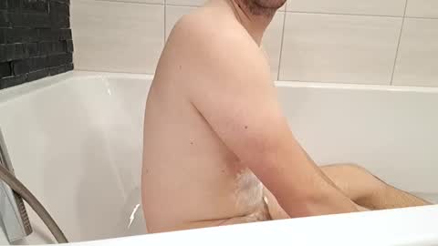 beenee3 online show from February 2025 08:30:02 AM