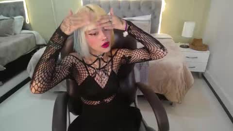 Snapshot of bela_craxkerr chatting on December 2025 12:58:01 PM Bela online show from December 2025 12:58:01 PM