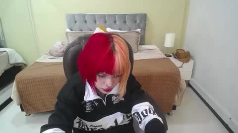 Snapshot of bela_craxkerr chatting on December 2025 12:44:02 PM Bela online show from December 2025 12:44:02 PM