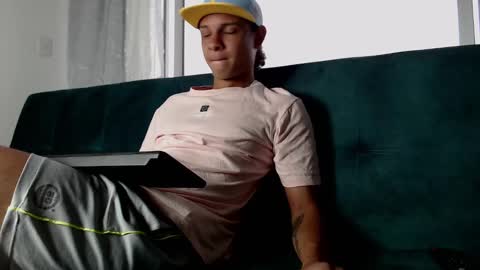 independent model online show from January 2025 10:45:01 PM