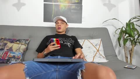 independent model online show from March 2025 11:58:02 AM