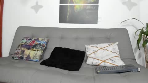 independent model online show from March 2025 01:45:02 AM