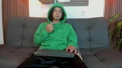 independent model online show from October 2025 07:50:01 AM