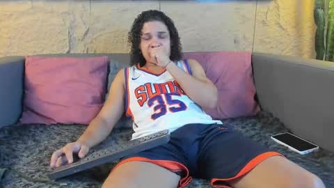 independent model online show from October 2025 04:42:01 AM