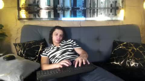 independent model online show from May 2026 10:36:01 AM