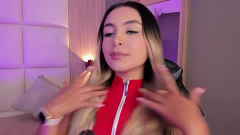 Bella cam online show from September 2025 07:25:01 PM