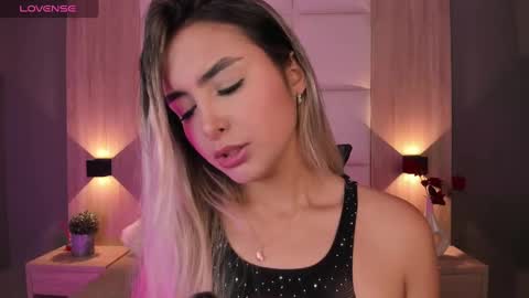 Bella cam online show from October 2025 07:11:02 PM