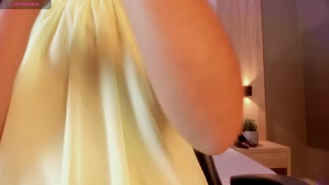 Bella cam online show from April 2026 07:22:01 PM