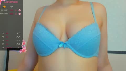 Snapshot of bella__ramsey chatting on April 2026 11:15:02 AM Bella online show from April 2026 11:15:02 AM