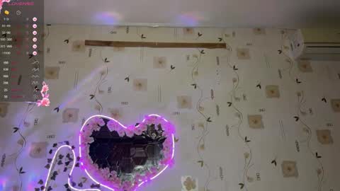 Snapshot of bella_and_alice chatting on October 2025 06:20:02 PM bella_and_alice online show from October 2025 06:20:02 PM