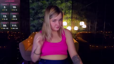 Snapshot of bella_cosmos chatting on December 2024 08:26:02 AM Bella online show from December 2024 08:26:02 AM