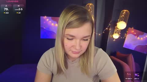 Snapshot of bella_cosmos chatting on January 2025 12:04:02 PM Bella online show from January 2025 12:04:02 PM