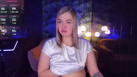 Snapshot of bella_cosmos chatting on January 2025 08:31:01 AM Bella online show from January 2025 08:31:01 AM