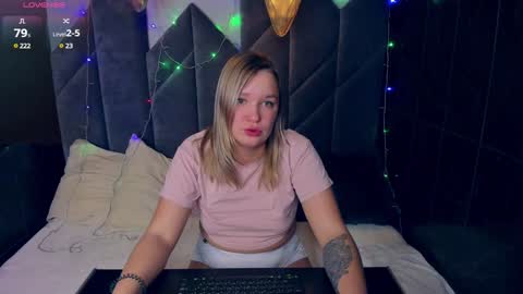 Snapshot of bella_cosmos chatting on January 2025 11:48:01 AM Bella online show from January 2025 11:48:01 AM