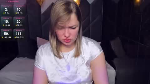 Snapshot of bella_cosmos chatting on February 2025 05:36:01 AM Bella online show from February 2025 05:36:01 AM