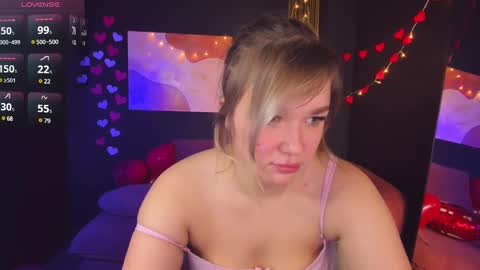 Snapshot of bella_cosmos chatting on February 2025 11:49:01 AM Bella online show from February 2025 11:49:01 AM