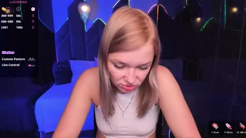 Snapshot of bella_cosmos chatting on October 2025 09:31:01 AM Bella online show from October 2025 09:31:01 AM