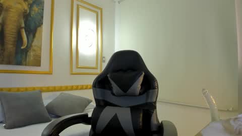 B E L L A online show from March 2026 07:06:02 PM