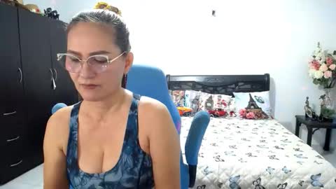 Snapshot of bella_ghisell chatting on January 2026 12:24:01 AM Bella online show from January 2026 12:24:01 AM