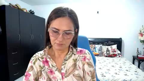 Snapshot of bella_ghisell chatting on January 2026 11:52:02 PM Bella online show from January 2026 11:52:02 PM