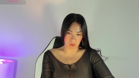 Snapshot of bella_hadid1_ chatting on February 2025 03:10:02 PM Laura online show from February 2025 03:10:02 PM