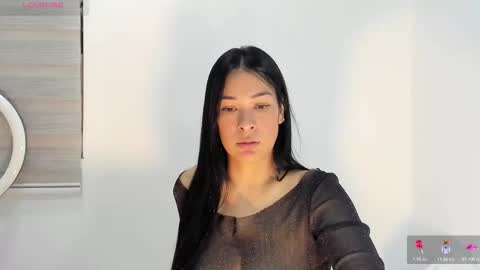 Snapshot of bella_hadid1_ chatting on October 2025 09:13:02 PM Laura online show from October 2025 09:13:02 PM