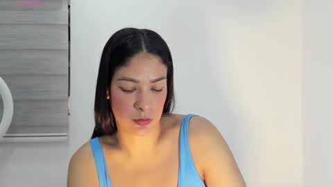 Snapshot of bella_hadid1_ chatting on October 2025 03:57:02 PM Laura online show from October 2025 03:57:02 PM